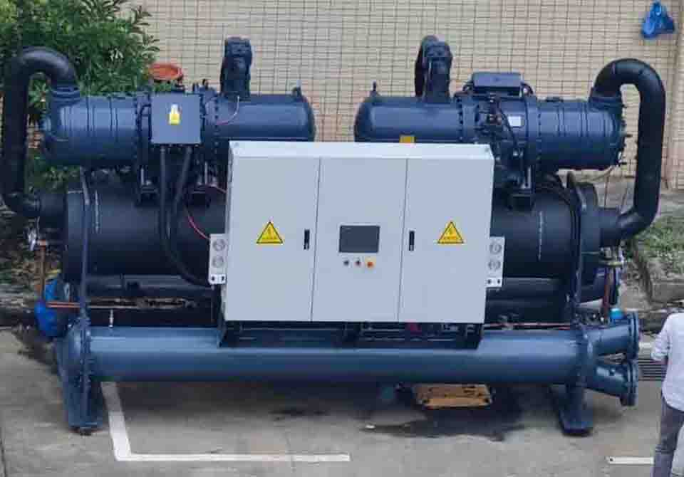450-hp dual compressor water-cooled screw chiller for HVAC in dhaka sweater factory